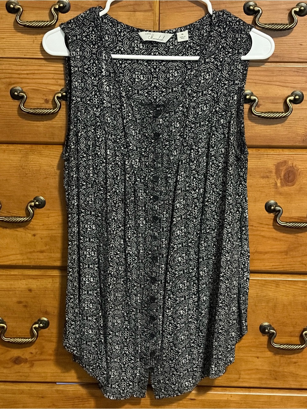 AFF Black & White Printed Button-Front Sleeveless Tank